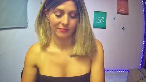 Snapshot of hestesiaxx chatting on 13, 11, 2025 Hestesiaxx online show from 13, 11, 2025