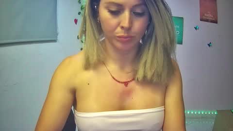 Snapshot of hestesiaxx chatting on 15, 11, 2025 Hestesiaxx online show from 15, 11, 2025