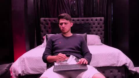 heteros men online show from 16, 3, 2026