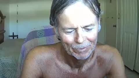 Snapshot of hewes1 chatting on 18, 4, 2026 hewes1 online show from 18, 4, 2026