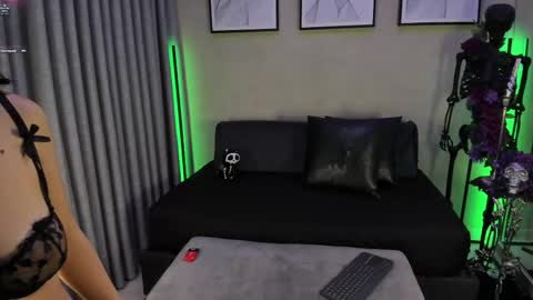 Snapshot of hexavelle chatting on 17, 10, 2025 HEXAVELLE online show from 17, 10, 2025