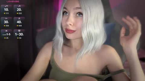 Snapshot of hey_nora_ chatting on 9, 5, 2026 Nora online show from 9, 5, 2026