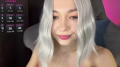 Snapshot of hey_nora_ chatting on 17, 6, 2026 Nora online show from 17, 6, 2026