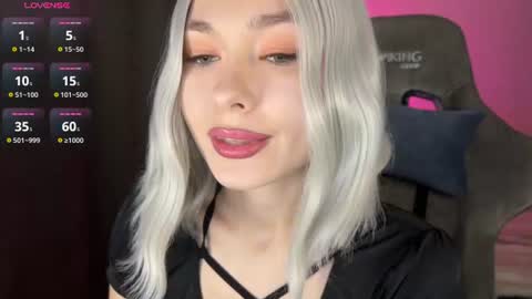 Snapshot of hey_nora_ chatting on 19, 6, 2026 Nora online show from 19, 6, 2026
