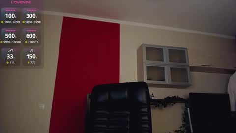 Snapshot of hi_bye_ chatting on 30, 10, 2025 Lina online show from 30, 10, 2025