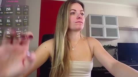 Snapshot of hi_bye_ chatting on 15, 11, 2025 Lina online show from 15, 11, 2025