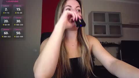 Snapshot of hi_bye_ chatting on 30, 11, 2025 Lina online show from 30, 11, 2025