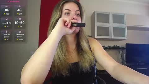 Snapshot of hi_bye_ chatting on 25, 5, 2026 Lina online show from 25, 5, 2026