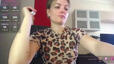 Snapshot of hi_bye_ chatting on 3, 7, 2026 Lina online show from 3, 7, 2026