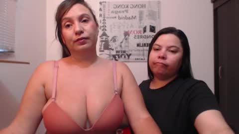 Snapshot of hidden_tinna chatting on 11, 10, 2025 Tinna online show from 11, 10, 2025