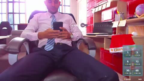 Snapshot of hiddenoffice chatting on 23, 12, 2024 George online show from 23, 12, 2024