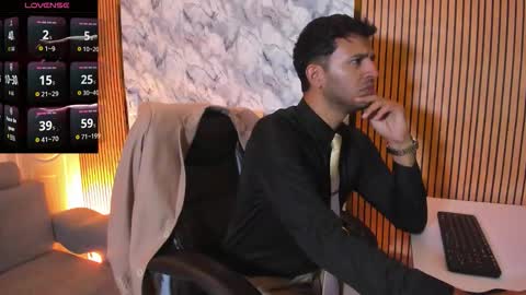 Snapshot of hiddenoffice chatting on 10, 10, 2025 George online show from 10, 10, 2025