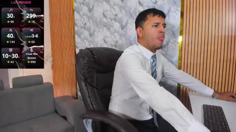 Snapshot of hiddenoffice chatting on 1, 11, 2025 George online show from 1, 11, 2025