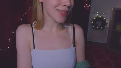 Snapshot of hihi_im_chloe chatting on 4, 12, 2024 Chloe online show from 4, 12, 2024