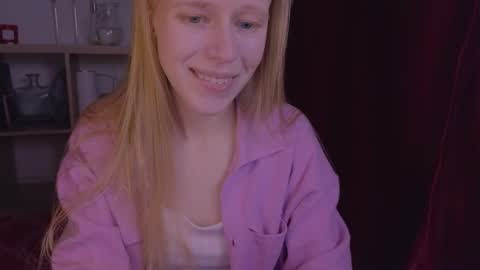 Snapshot of hihi_im_chloe chatting on 3, 2, 2025 Chloe online show from 3, 2, 2025