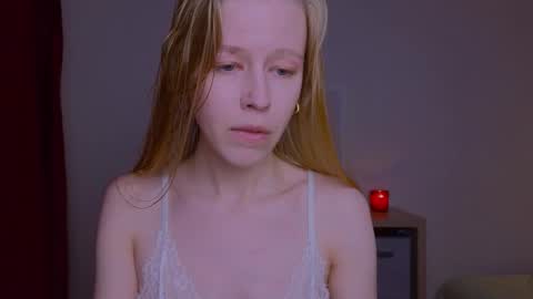 Snapshot of hihi_im_chloe chatting on 17, 11, 2025 Chloe online show from 17, 11, 2025