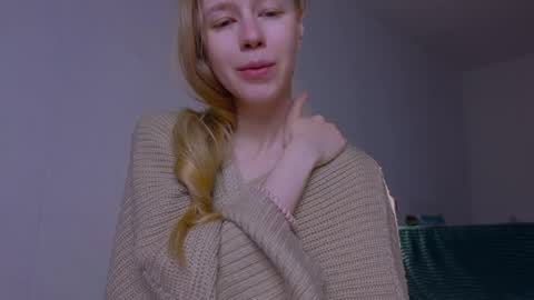 Snapshot of hihi_im_chloe chatting on 24, 11, 2025 Chloe online show from 24, 11, 2025