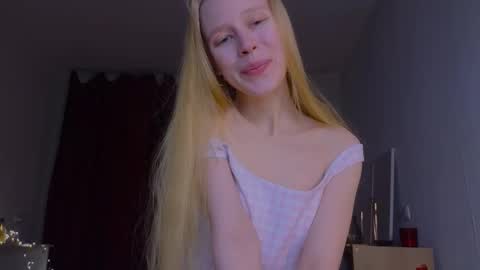 Snapshot of hihi_im_chloe chatting on 26, 11, 2025 Chloe online show from 26, 11, 2025