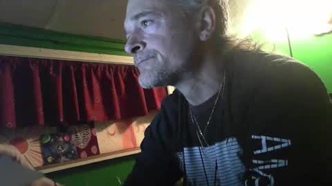 Snapshot of hippiedad333 chatting on 2, 2, 2026 hippiedad333 online show from 2, 2, 2026