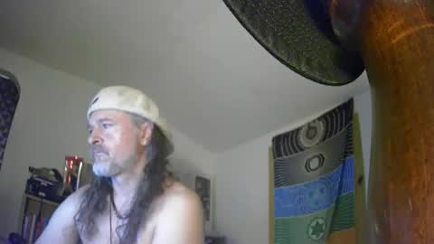 Snapshot of hippiedad333 chatting on 19, 5, 2026 hippiedad333 online show from 19, 5, 2026