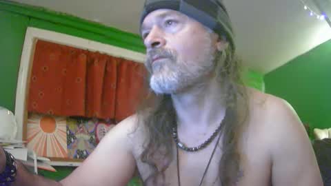 Snapshot of hippiedad333 chatting on 28, 5, 2026 hippiedad333 online show from 28, 5, 2026