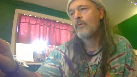 Snapshot of hippiedad333 chatting on 28, 5, 2026 hippiedad333 online show from 28, 5, 2026
