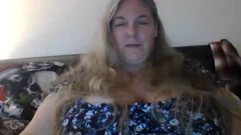 Snapshot of hippysnewhere chatting on 16, 5, 2026 hippysnewhere online show from 16, 5, 2026
