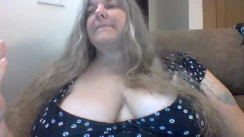 Snapshot of hippysnewhere chatting on 2, 6, 2026 hippysnewhere online show from 2, 6, 2026