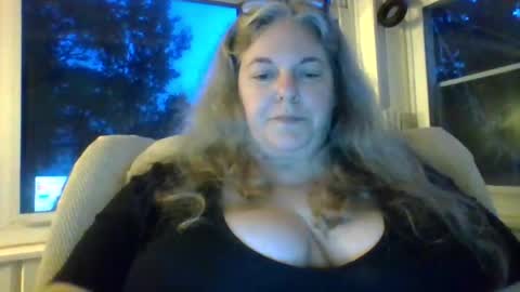 Snapshot of hippysnewhere chatting on 18, 6, 2026 hippysnewhere online show from 18, 6, 2026
