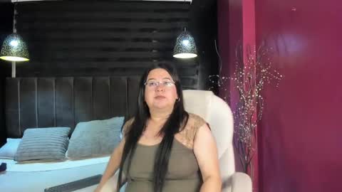 Snapshot of hirenne_ chatting on 18, 10, 2025 Hirenne online show from 18, 10, 2025