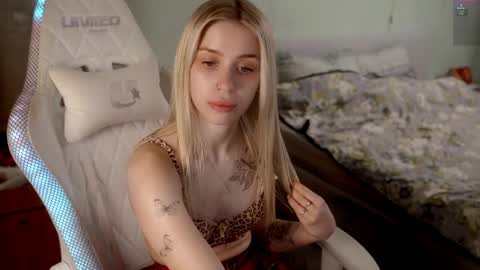 Holly online show from 7, 4, 2026