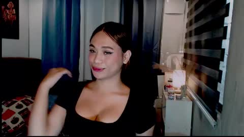 Snapshot of hoelymarie chatting on 2, 5, 2026 hoelymarie online show from 2, 5, 2026