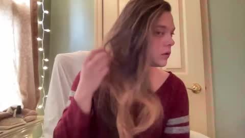 Snapshot of holly23hopefull chatting on 29, 12, 2024 Hollys Drive threw Side Of CB. online show from 29, 12, 2024