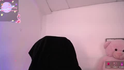 Snapshot of holly_16 chatting on 17, 9, 2025 holly_16 online show from 17, 9, 2025