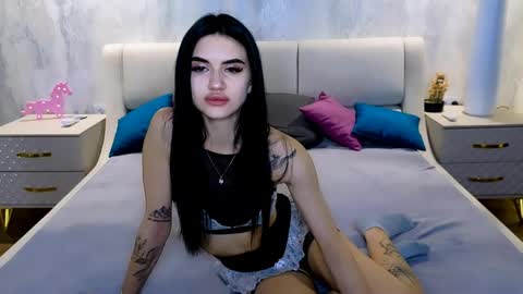 Snapshot of holly_beck chatting on 24, 4, 2026 Holly online show from 24, 4, 2026