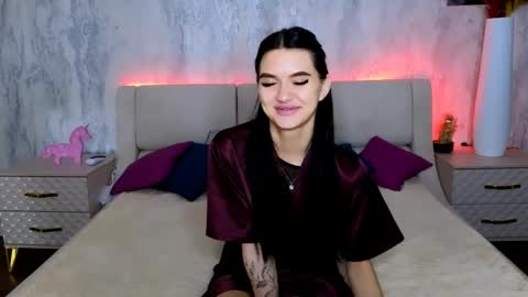 Snapshot of holly_beck chatting on 12, 5, 2026 Holly online show from 12, 5, 2026