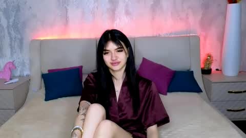 Snapshot of holly_beck chatting on 19, 5, 2026 Holly online show from 19, 5, 2026