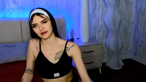 Snapshot of holly_beck chatting on 26, 5, 2026 Holly online show from 26, 5, 2026