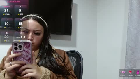 Snapshot of holly_rose69 chatting on 5, 5, 2026 Holly online show from 5, 5, 2026