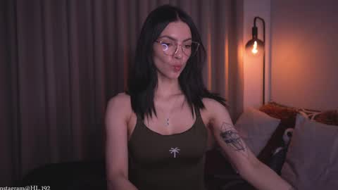 Holly Linder online show from 7, 4, 2026