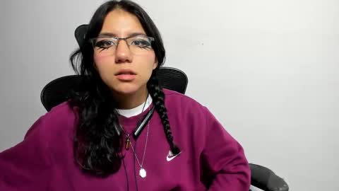 hollypeach_ online show from 17, 11, 2025