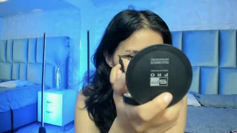 Snapshot of hollypeach_ chatting on 27, 5, 2026 hollypeach_ online show from 27, 5, 2026