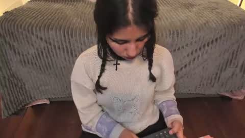 Snapshot of hollypeach_ chatting on 11, 6, 2026 hollypeach_ online show from 11, 6, 2026
