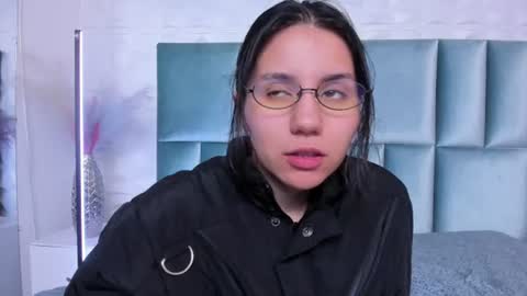 Snapshot of hollypeach_ chatting on 29, 6, 2026 hollypeach_ online show from 29, 6, 2026