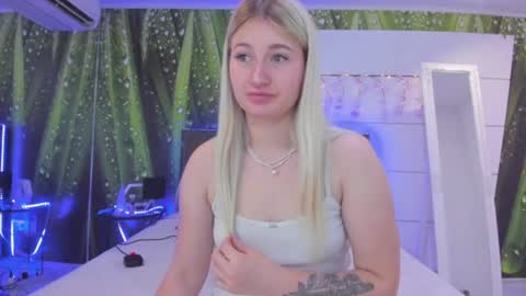 Snapshot of hollytaillor chatting on 5, 7, 2026 HollyTaillor online show from 5, 7, 2026