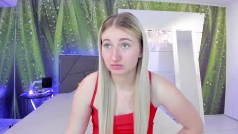Snapshot of hollytaillor chatting on 19, 7, 2026 HollyTaillor online show from 19, 7, 2026