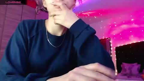 Snapshot of holy_juli2 chatting on 12, 9, 2025 Juli online show from 12, 9, 2025