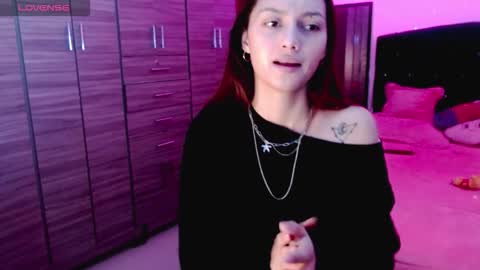 Snapshot of holy_juli2 chatting on 2, 11, 2025 Juli online show from 2, 11, 2025