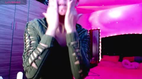 Snapshot of holy_juli2 chatting on 11, 11, 2025 Juli online show from 11, 11, 2025