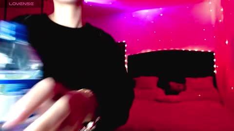 Snapshot of holy_juli2 chatting on 2, 12, 2025 Juli online show from 2, 12, 2025